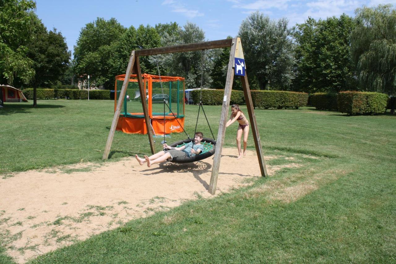Camping Aux Rives Du Soleil Pont-de-Vaux Esterno foto